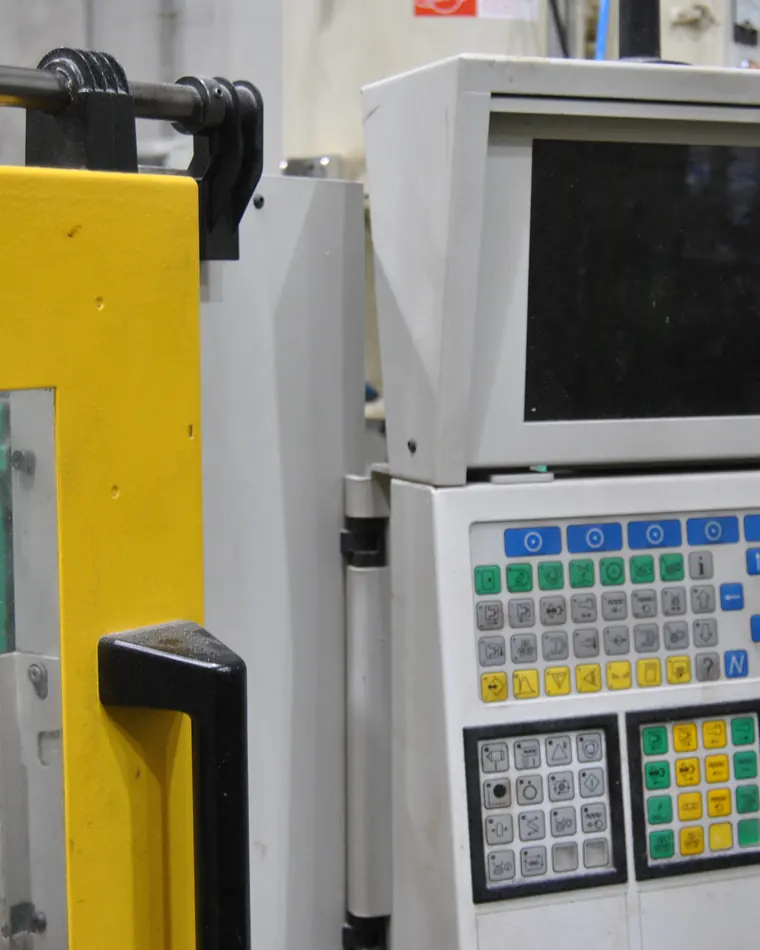 Panel de control de una máquina inyectora